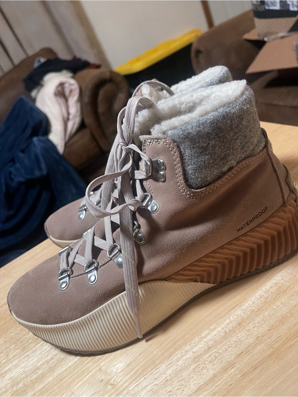 Sorel Out 'N About III Conquest faux shearling-lined suede ankle boots 9